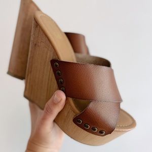 MOSSIMO whiskey leather wooden wedges, size 6